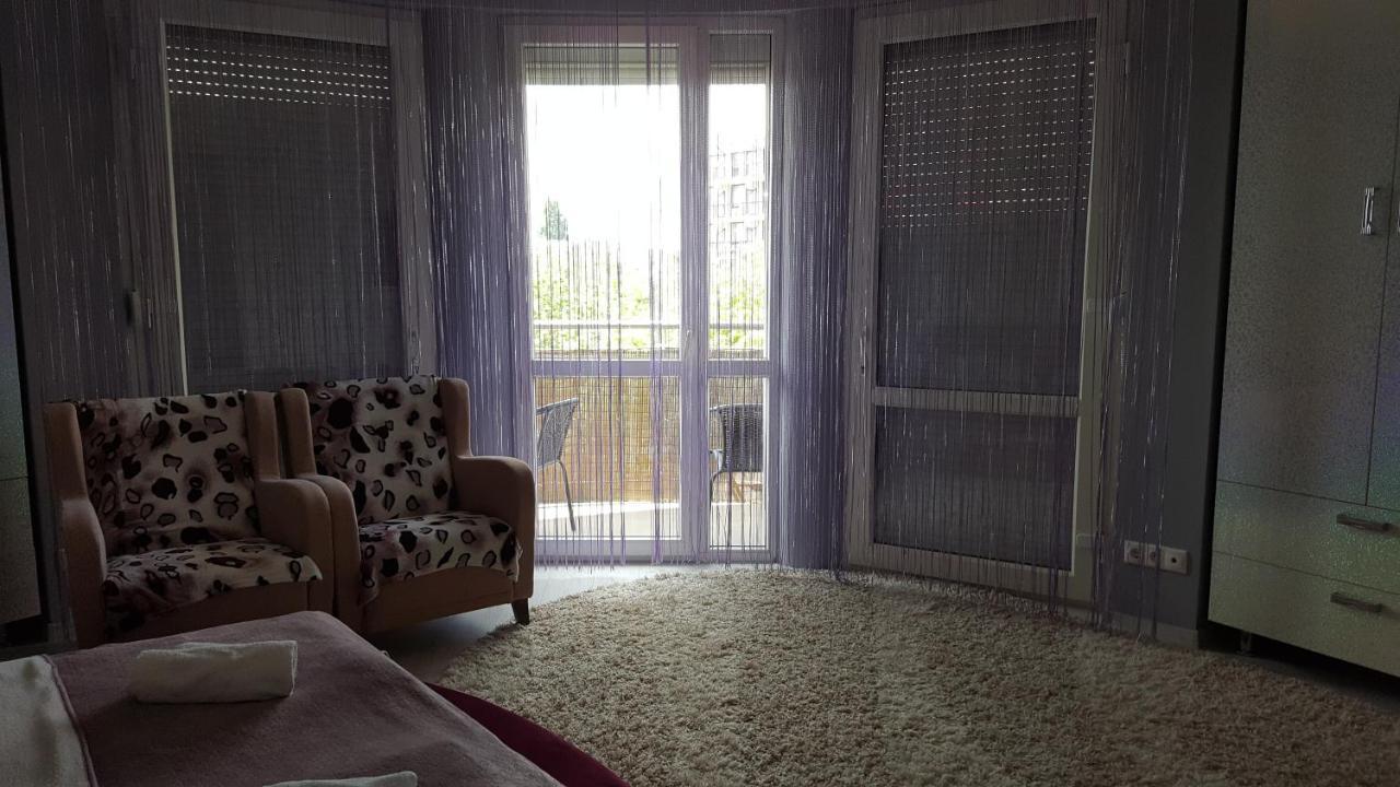 Paris-Lux. Apartment ไฮจ์ดุสโซบอสโล ภายนอก รูปภาพ