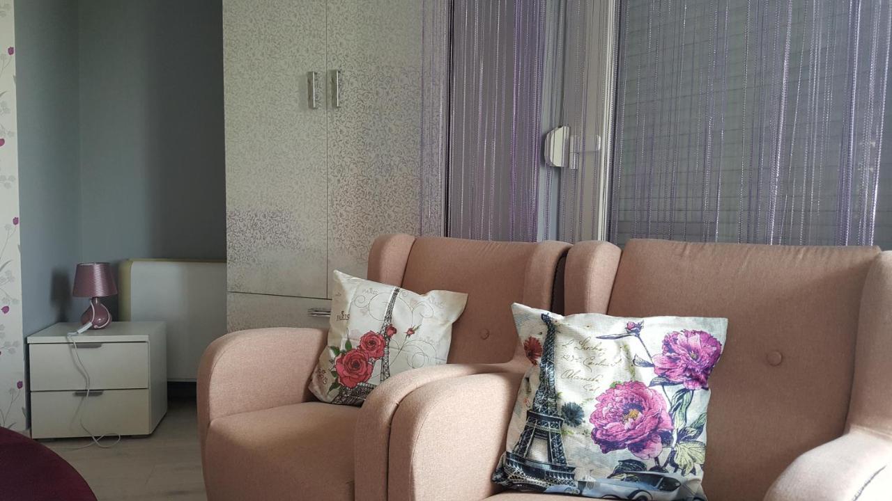 Paris-Lux. Apartment ไฮจ์ดุสโซบอสโล ภายนอก รูปภาพ